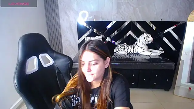 Snapshot of emily_cooper_t chatting on September 2025 03:08:01 AM emily cooper t online show from September 2025 03:08:01 AM