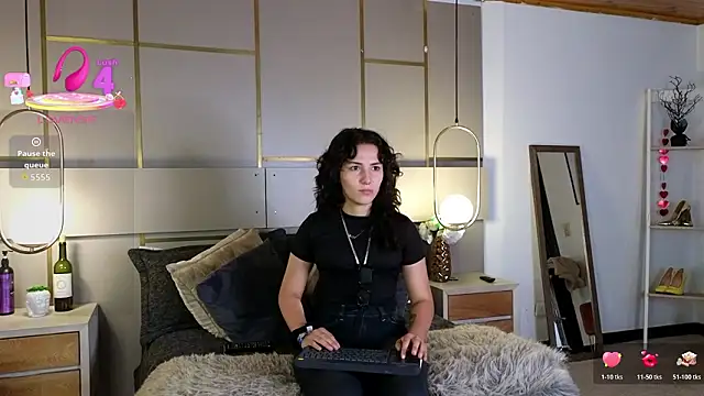 Lina Montclair online show from March 2026 09:09:01 PM