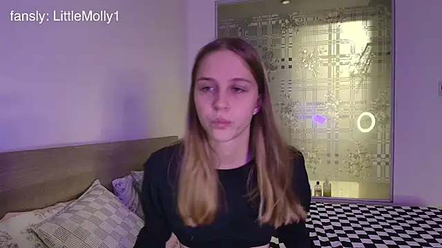 Snapshot of littlemolly11 chatting on October 2025 01:07:01 PM littlemolly11 online show from October 2025 01:07:01 PM