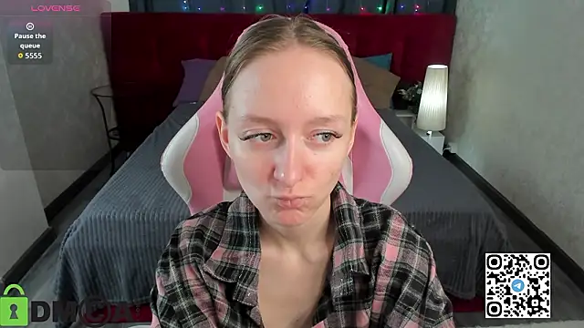 Mia E1fie online show from February 2026 11:32:02 PM