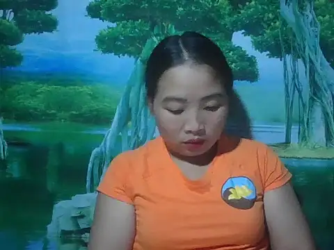 Snapshot of PhamPhung chatting on October 2025 02:57:01 PM PhamPhung online show from October 2025 02:57:01 PM