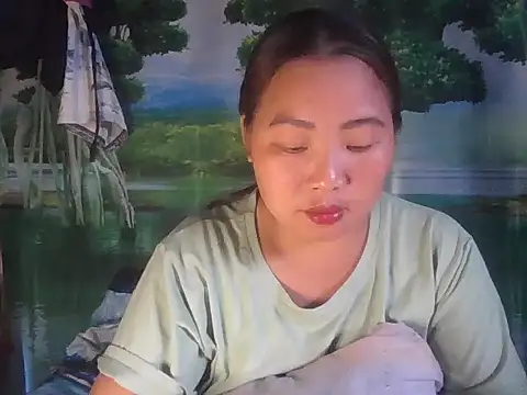 Snapshot of PhamPhung chatting on October 2025 12:52:02 AM PhamPhung online show from October 2025 12:52:02 AM