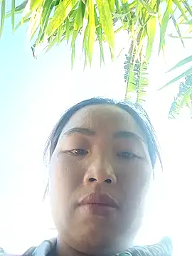 Snapshot of PhamPhung chatting on October 2025 02:43:02 AM PhamPhung online show from October 2025 02:43:02 AM