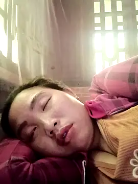 Snapshot of PhamPhung chatting on October 2025 06:48:01 AM PhamPhung online show from October 2025 06:48:01 AM