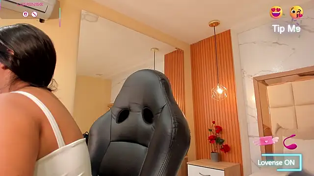 julieta rosee online show from October 2025 09:57:01 PM