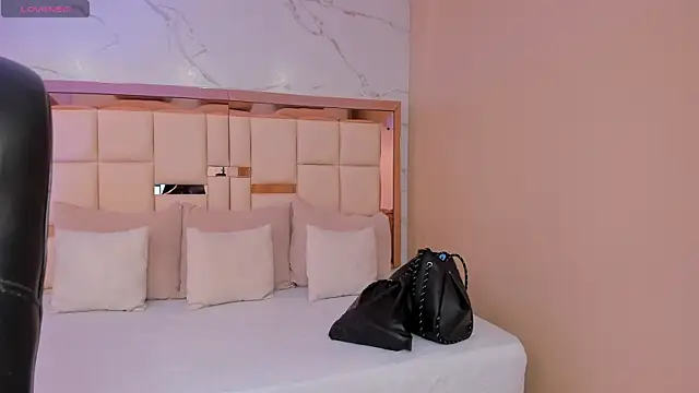 julieta rosee online show from April 2026 09:37:02 PM