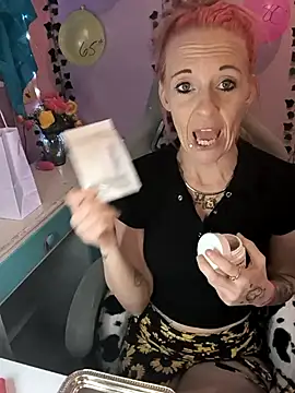 Snapshot of Purple2StayThnxx chatting on September 2025 11:06:02 PM Purple2StayThnxx online show from September 2025 11:06:02 PM