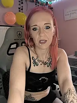 Snapshot of Purple2StayThnxx chatting on September 2025 02:21:01 PM Purple2StayThnxx online show from September 2025 02:21:01 PM