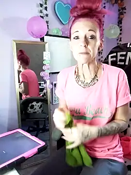 Snapshot of Purple2StayThnxx chatting on October 2025 02:50:01 PM Purple2StayThnxx online show from October 2025 02:50:01 PM