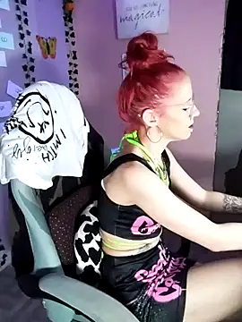 Snapshot of Purple2StayThnxx chatting on November 2025 02:28:01 AM Purple2StayThnxx online show from November 2025 02:28:01 AM