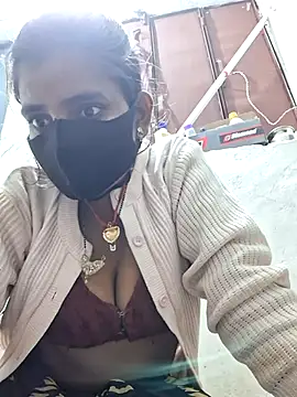 RAYI Queen 3 online show from December 2025 04:01:02 PM