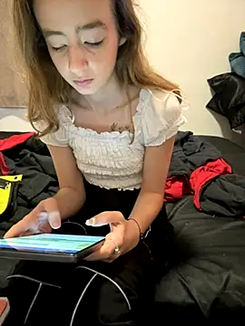 SeccySerena online show from November 2025 04:17:02 PM