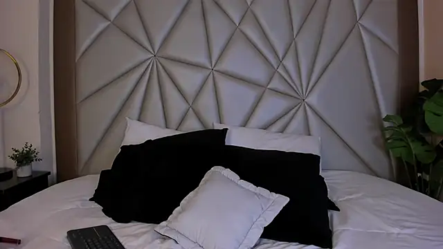 MeganHoffmaan online show from November 2025 03:28:01 AM