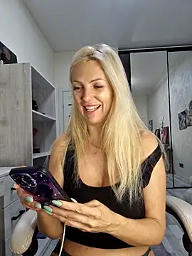 Monna online show from November 2025 03:26:02 PM