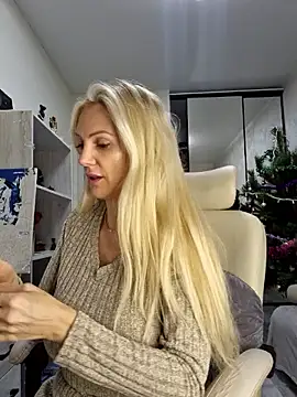 Monna online show from December 2025 04:03:01 PM