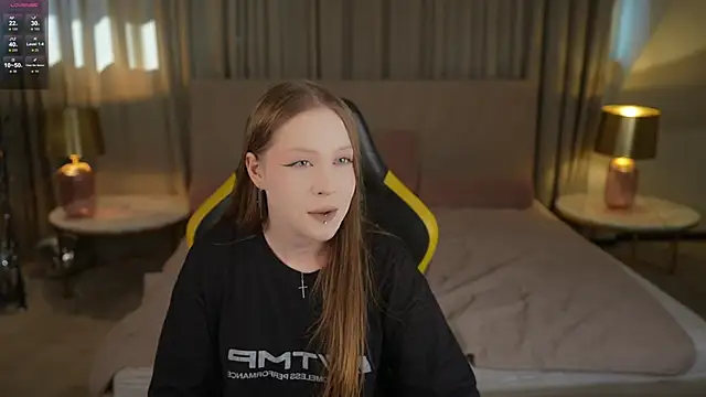 Esmie Smile online show from September 2025 02:21:01 PM