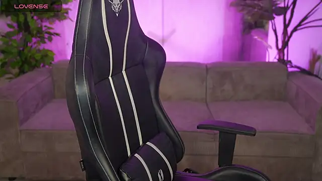 Snapshot of Esmie_Smile chatting on April 2026 11:10:01 PM Esmie Smile online show from April 2026 11:10:01 PM