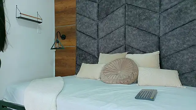 RiriiBrunette   online show from December 2025 07:56:02 PM