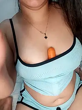 Snapshot of Queen-15 chatting on September 2025 11:21:01 PM Queen-15 online show from September 2025 11:21:01 PM