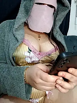 Snapshot of Queen-15 chatting on January 2026 10:46:01 PM Queen-15 online show from January 2026 10:46:01 PM