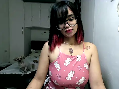 eattmebabyy online show from February 2026 12:15:02 PM