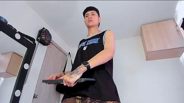 Mateo Escobar online show from September 2025 03:44:01 PM