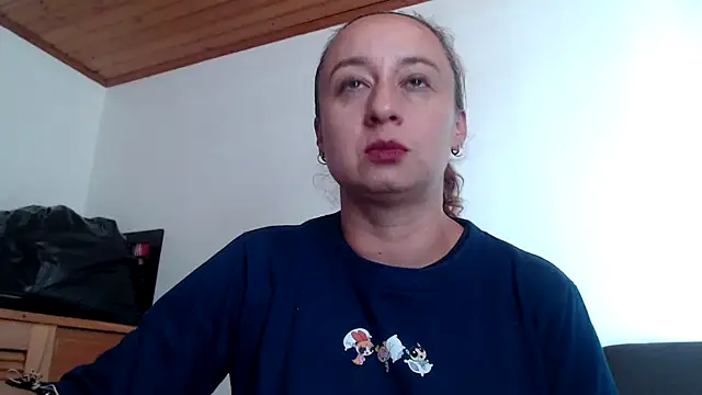 Snapshot of Milf_Valeria chatting on May 2026 05:40:01 PM Milf Valeria online show from May 2026 05:40:01 PM