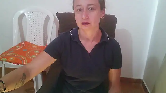 Snapshot of Milf_Valeria chatting on May 2026 03:53:02 PM Milf Valeria online show from May 2026 03:53:02 PM