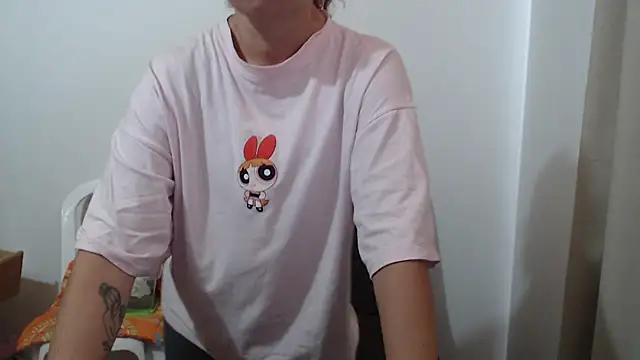 Snapshot of Milf_Valeria chatting on June 2026 03:40:02 PM Milf Valeria online show from June 2026 03:40:02 PM