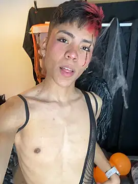 MaxiWildd online show from October 2025 01:45:02 PM