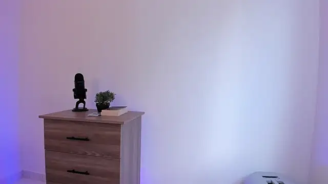 Kyleighc online show from October 2025 10:11:02 PM