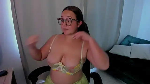 Kyleighc online show from April 2026 10:18:01 PM