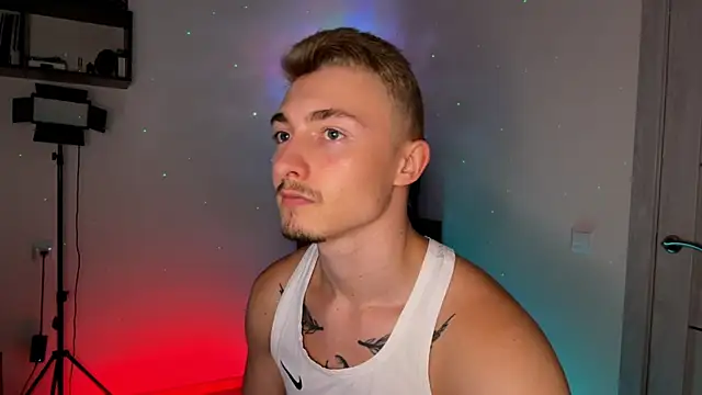 Artur  Skott online show from October 2025 05:58:02 PM