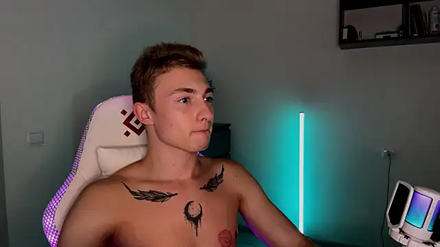 Artur  Skott online show from November 2025 11:10:01 AM