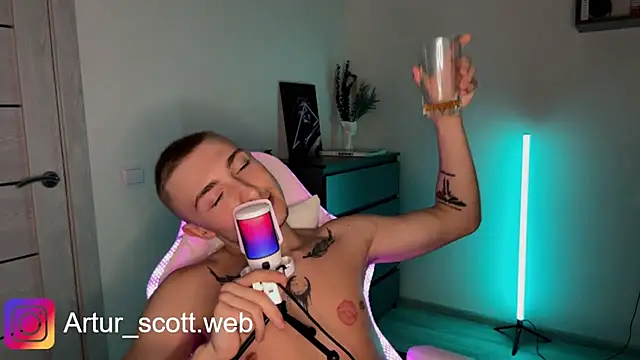 Artur  Skott online show from December 2025 10:18:02 PM