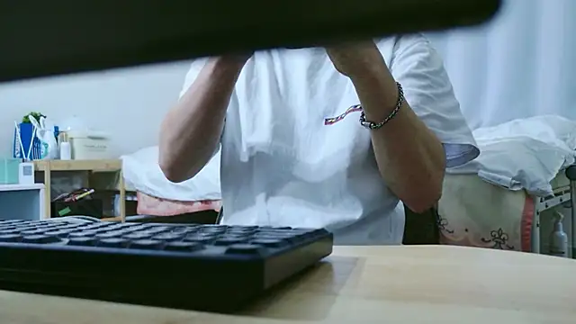 C-4bomb online show from March 2026 01:11:01 AM