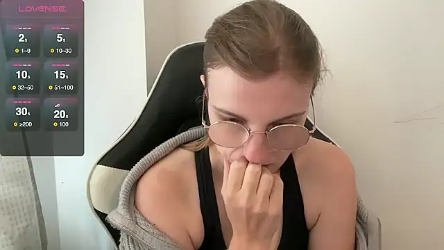 BustyKellyXXX online show from October 2025 09:20:01 AM