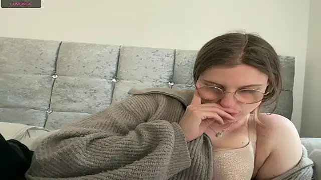 BustyKellyXXX online show from April 2026 08:08:01 AM
