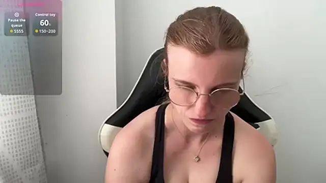 Snapshot of BustyKellyXXX chatting on June 2026 01:21:01 PM BustyKellyXXX online show from June 2026 01:21:01 PM