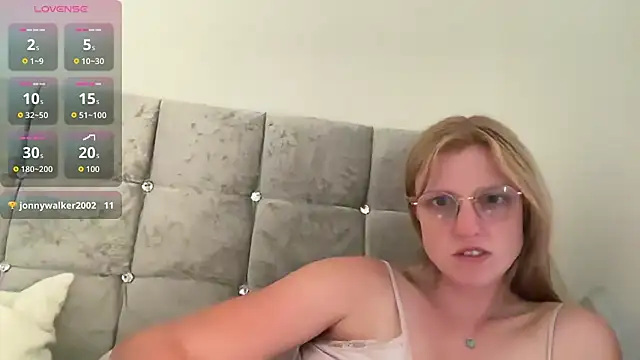 Snapshot of BustyKellyXXX chatting on August 2026 07:17:01 PM BustyKellyXXX online show from August 2026 07:17:01 PM
