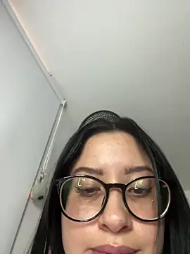 lucy grey25 online show from February 2026 05:33:01 PM