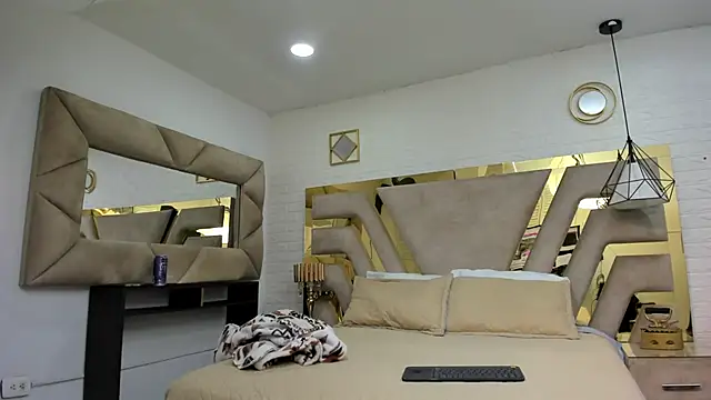 Ibratxandy online show from November 2025 08:09:01 PM