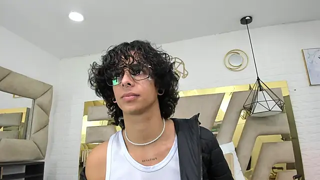 Ibratxandy online show from December 2025 06:59:02 PM