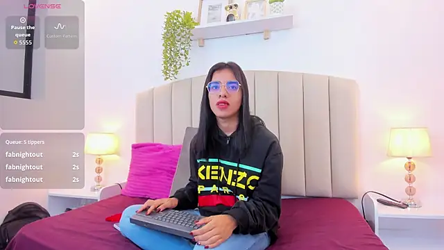 Rachel Donnelly online show from September 2025 05:01:02 AM