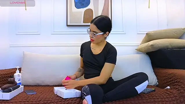 Rachel Donnelly online show from March 2026 01:07:02 AM