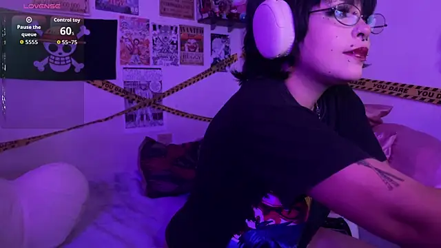 Snapshot of PixelKitty_ chatting on May 2026 01:45:01 AM PixelKitty online show from May 2026 01:45:01 AM