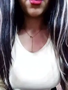Snapshot of Princessa05 chatting on April 2026 11:02:02 AM Princessa05 online show from April 2026 11:02:02 AM