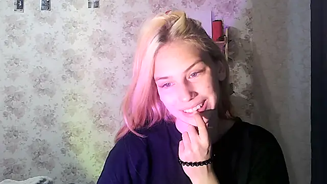 Snapshot of ClaireLaSweet chatting on September 2025 10:33:02 PM ClaireLaSweet online show from September 2025 10:33:02 PM