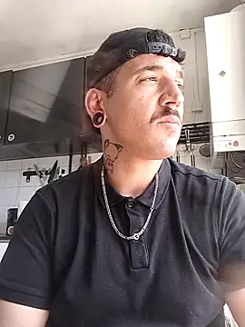 Snapshot of JuicyBigcock@xh chatting on May 2026 01:39:02 PM JuicyBigcockxh online show from May 2026 01:39:02 PM