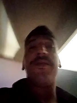 Snapshot of JuicyBigcock@xh chatting on May 2026 11:35:02 PM JuicyBigcockxh online show from May 2026 11:35:02 PM